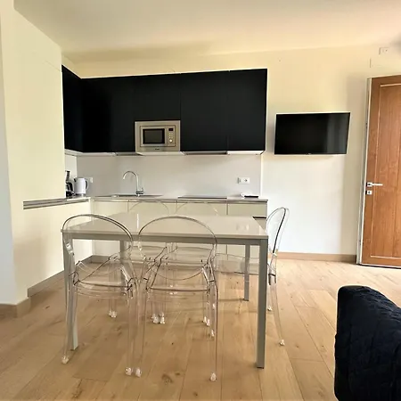 Great Flat In A With Garden Апартаменти